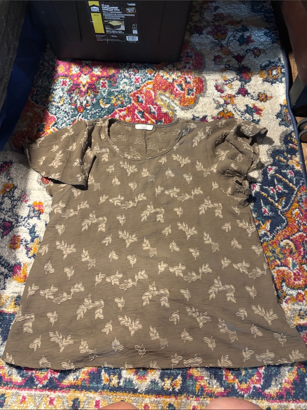 easel Olive Short-Sleeve Textured Floral Blouse